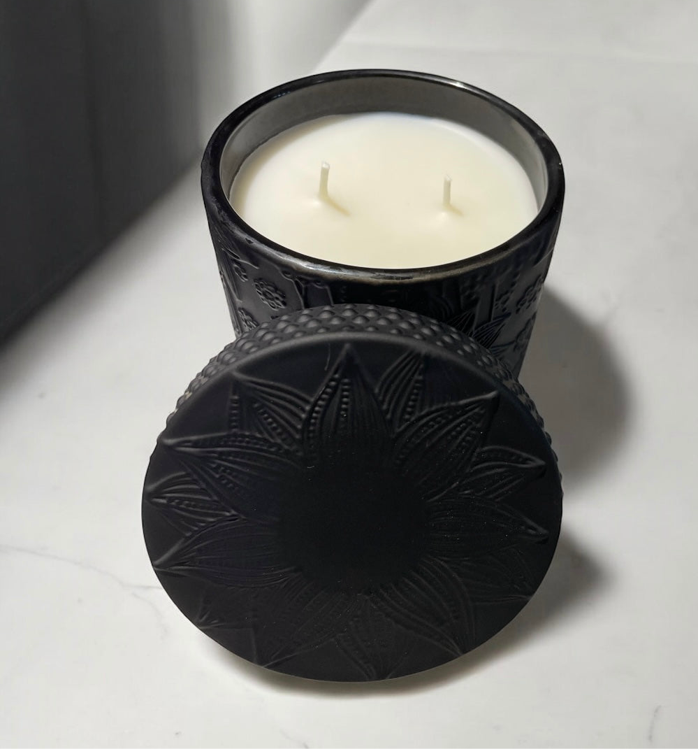 Amber noir candle 11oz