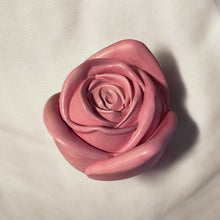 Cargar imagen en el visor de la galería, Pink Rose Bud Candle
