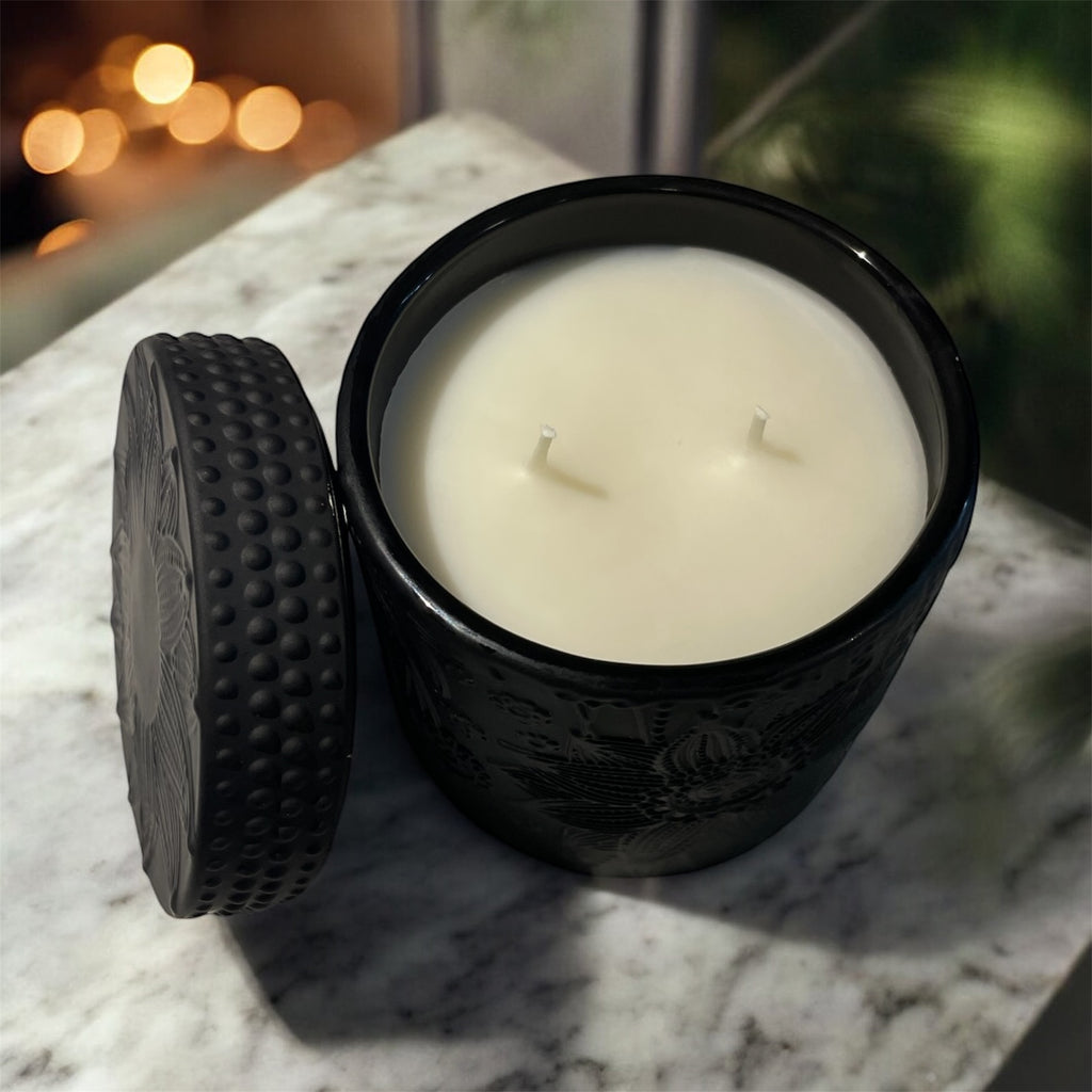 Amber noir candle 11oz