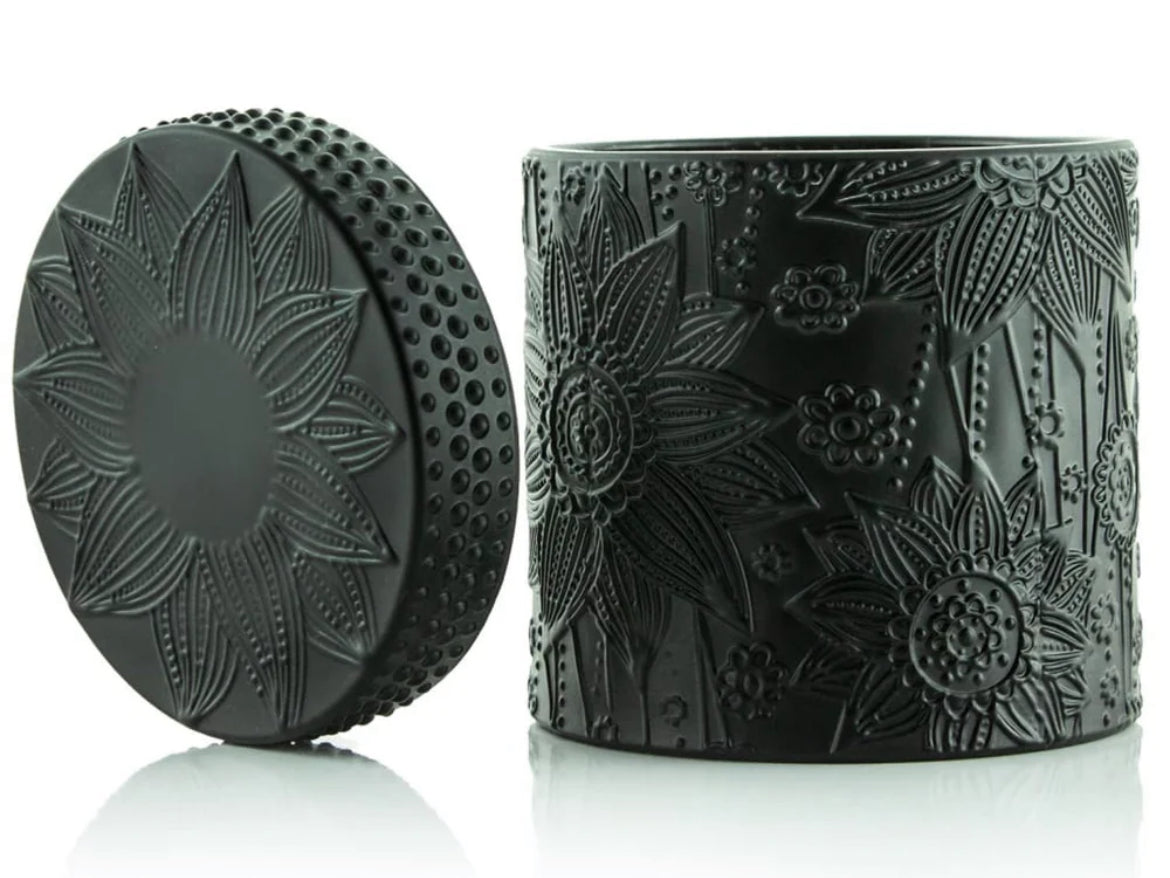 Amber noir candle 11oz