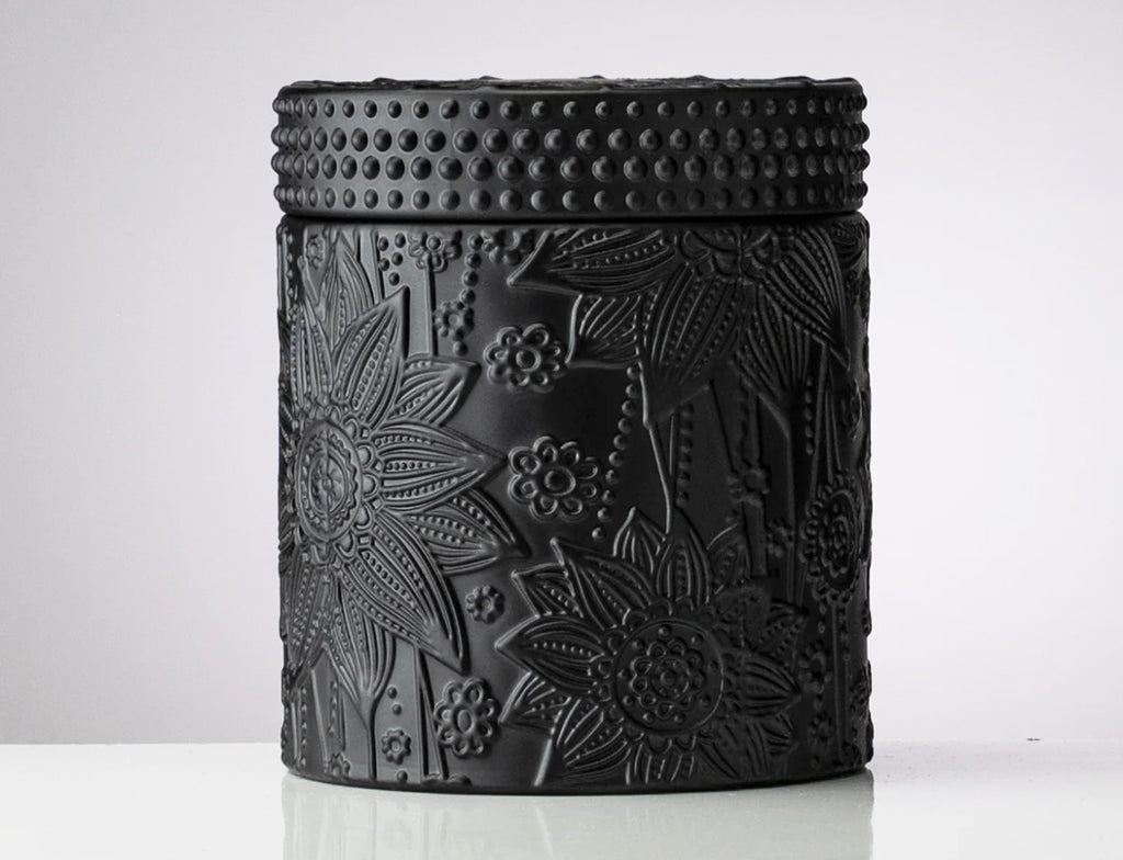 Amber noir candle 11oz