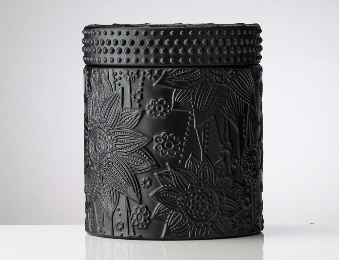 Amber noir candle 11oz